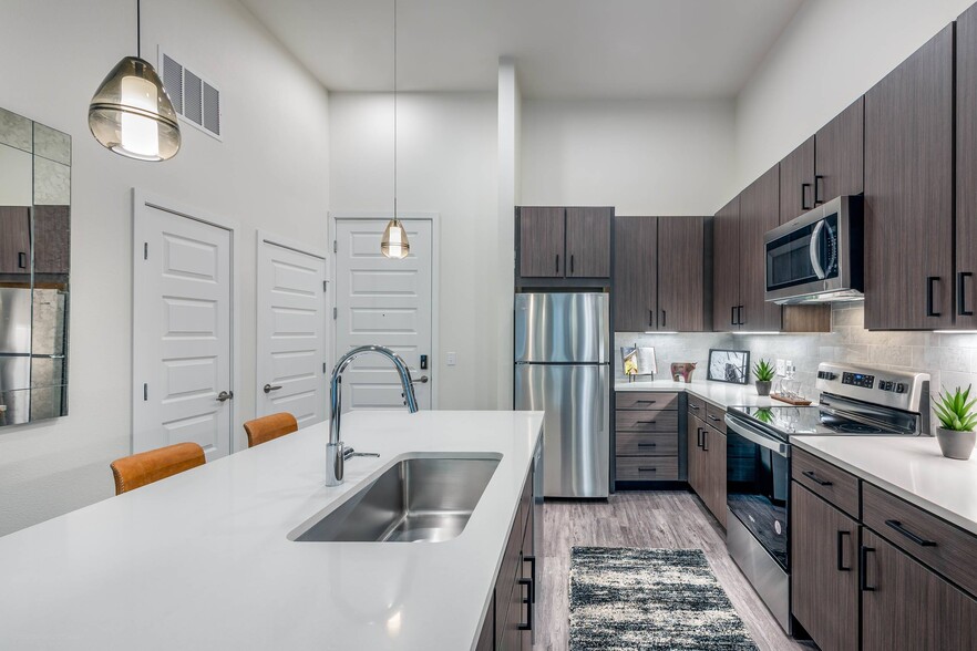 More Photos Of 2520 Wewatta Way, Denver Apartments For Lease