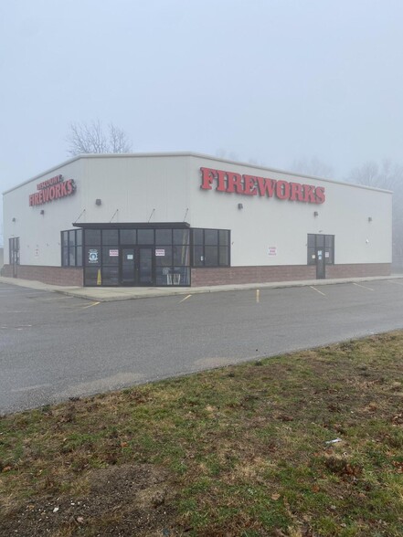 Primary Photo Of 330 Adams St, Newaygo Storefront Retail Office For Sale