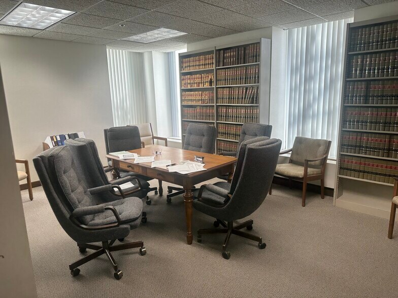 More Photos Of 2000 N Classen Blvd, Oklahoma City Office For Lease