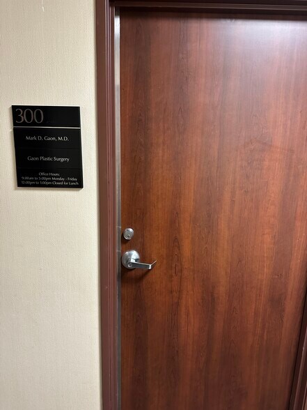 More Photos Of 1501 Superior Ave, Newport Beach Medical For Lease