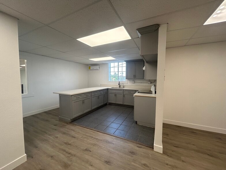 More Photos Of 5586 Mission Blvd, Jurupa Valley Storefront Retail Residential For Lease