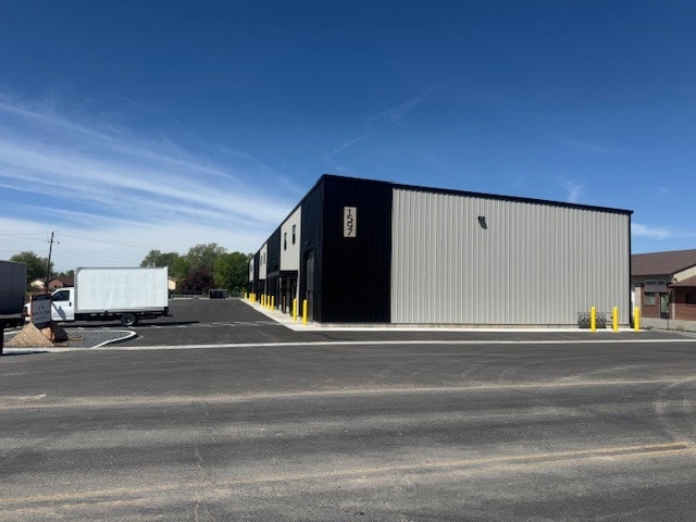 More Photos Of 1597 N 750 W, Harrisville Showroom For Lease