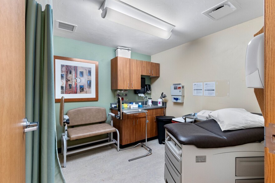 More Photos Of 445 S Adams St, Green Bay Office For Lease