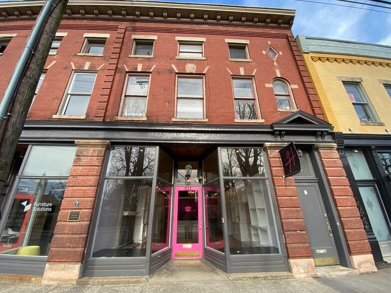 More Photos Of 209-211 N Limestone, Lexington Storefront Retail Residential For Sale