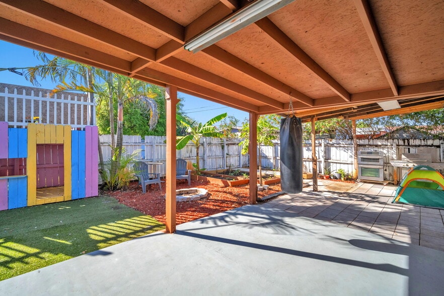 More Photos Of 7151 Taft St, Hollywood Office Residential For Sale