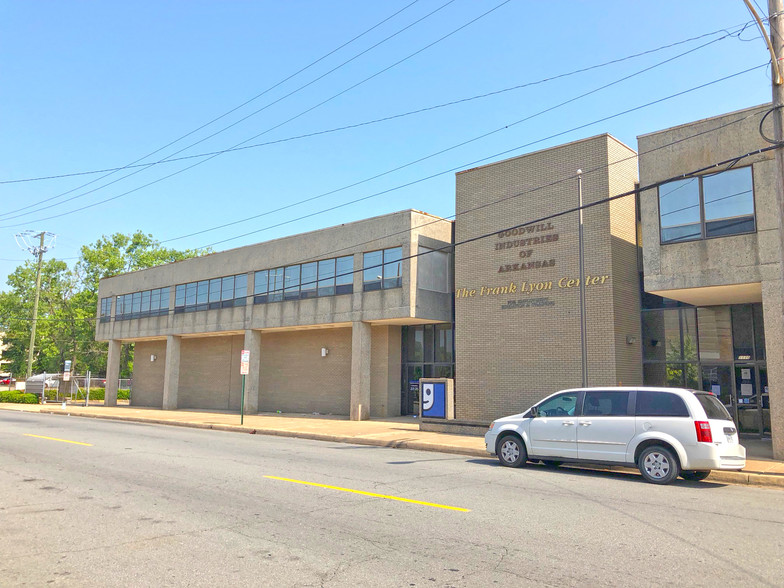 Primary Photo Of 1110 W 7th St, Little Rock Light Distribution For Sale