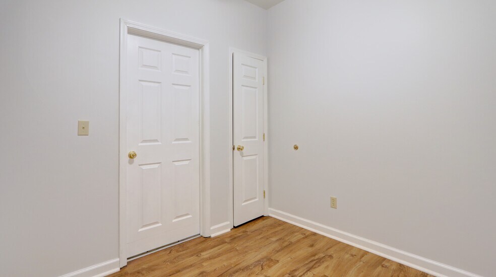 More Photos Of 14 E Main St, Waterloo Township Bar For Sale