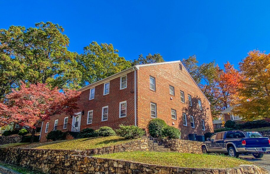 More Photos Of 803 King James St SW, Roanoke Multifamily For Sale