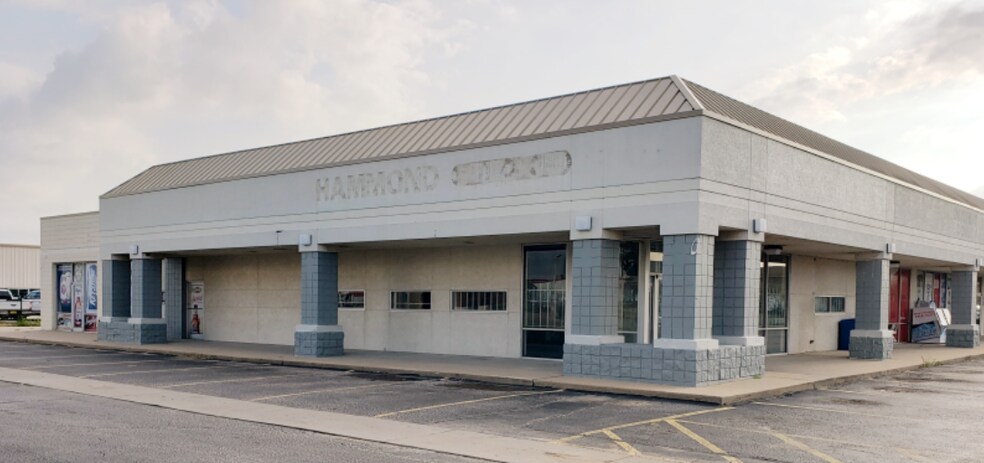 More Photos Of 8909 W Kellogg Dr, Wichita Storefront For Lease