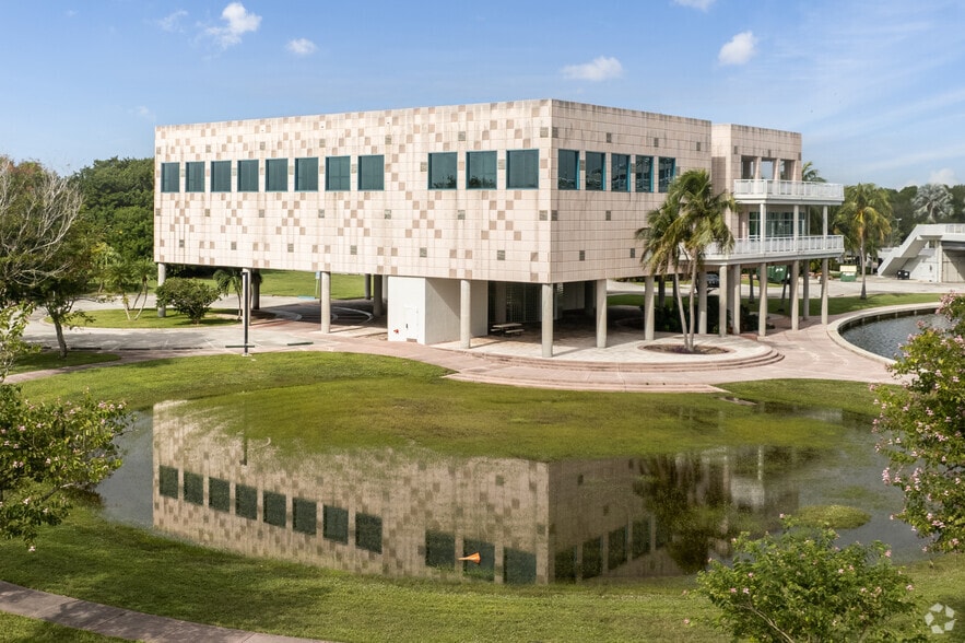 More Photos Of 18001 Old Cutler Rd, Palmetto Bay Office For Lease