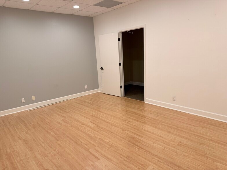 More Photos Of 42 Barkley Cir, Fort Myers Medical For Lease