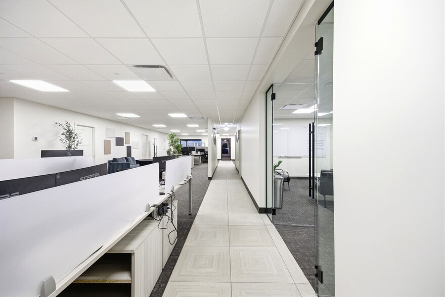 More Photos Of 326 SE Douglas St, Lees Summit Office For Sale