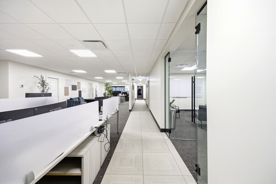 More Photos Of 326 SE Douglas St, Lees Summit Office For Sale