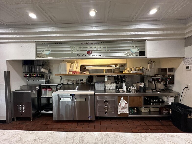 More Photos Of 1427 W Galena Ave, Freeport Freestanding For Sale
