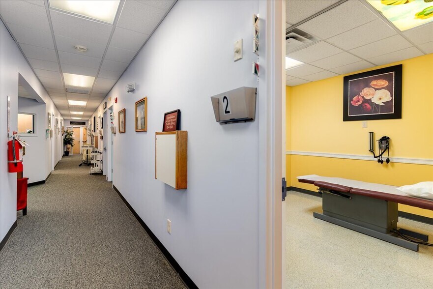 More Photos Of 207 Stage Rd, Hampstead Office For Sale