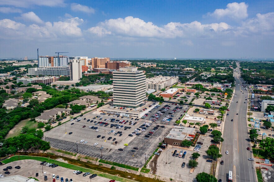 More Photos Of 7411 John Smith, San Antonio Office For Sale