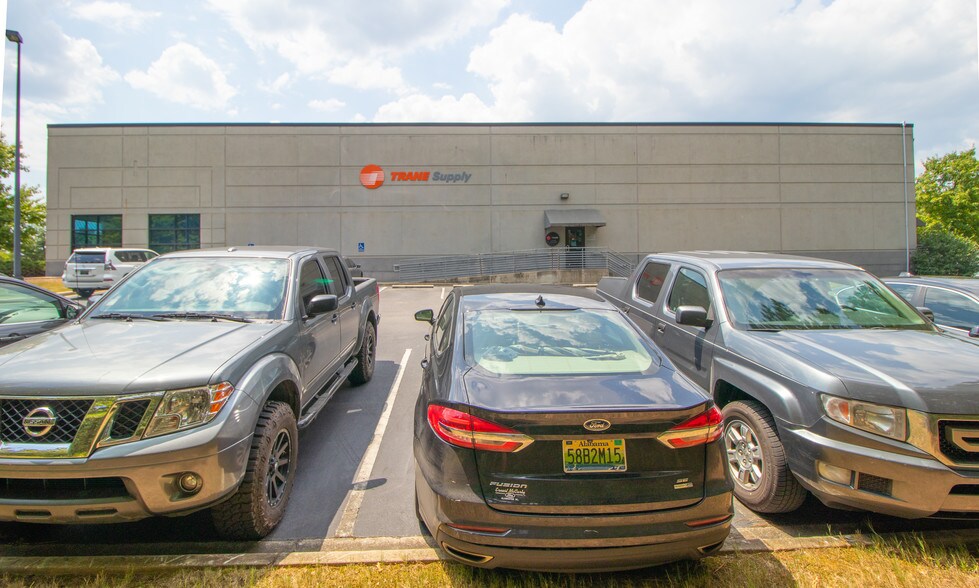 More Photos Of 1030 London Dr, Birmingham Light Distribution For Sale
