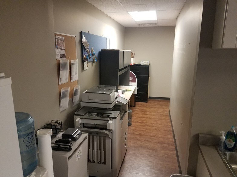 More Photos Of 7721 Clayton Rd, Saint Louis General Retail For Lease