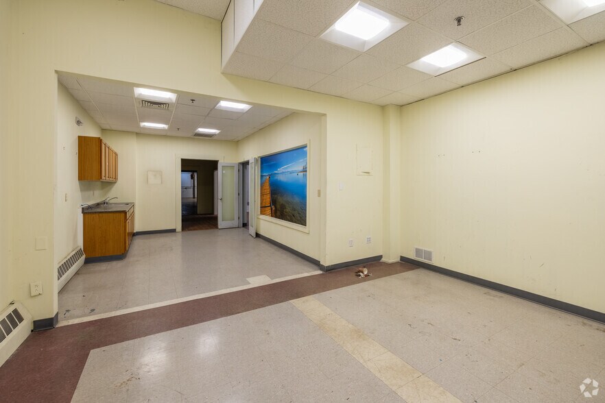 More Photos Of 650 Franklin Ave, Hartford Manufacturing For Sale