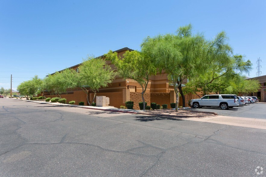 More Photos Of 9383 E Bell Rd, Scottsdale Self Storage For Lease