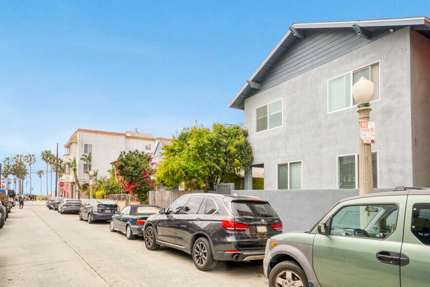 More Photos Of 25 Horizon Ave, Venice Apartments For Sale