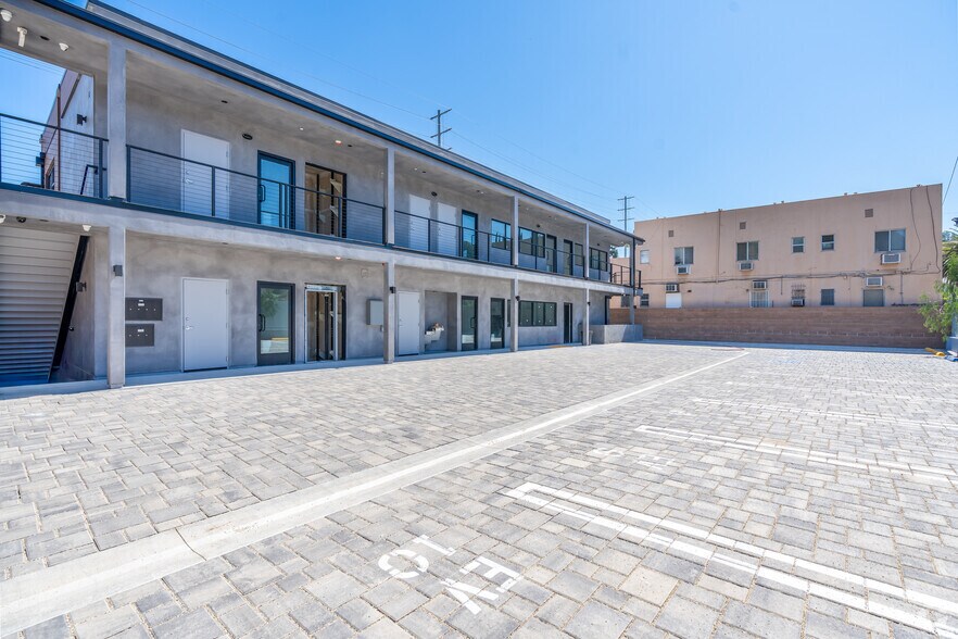 More Photos Of 9668 Sunland Blvd, Shadow Hills Medical For Lease