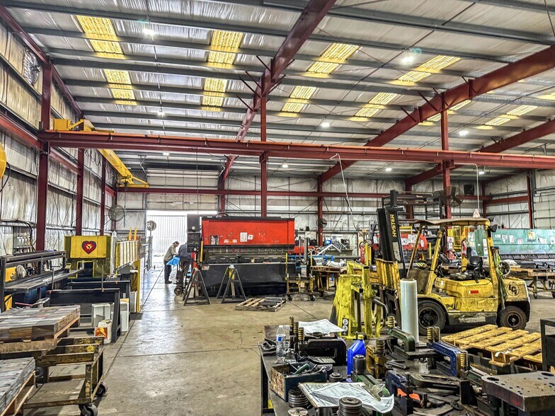 More Photos Of 280 Booth Bend Rd, Mcminnville Warehouse For Sale