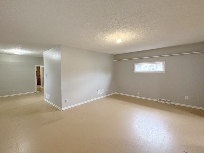 More Photos Of 469 Como Ave, Saint Paul Flex For Sale