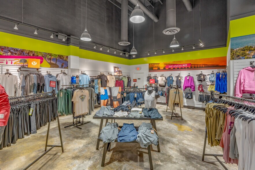 More Photos Of 211 Duval St, Key West General Retail For Lease