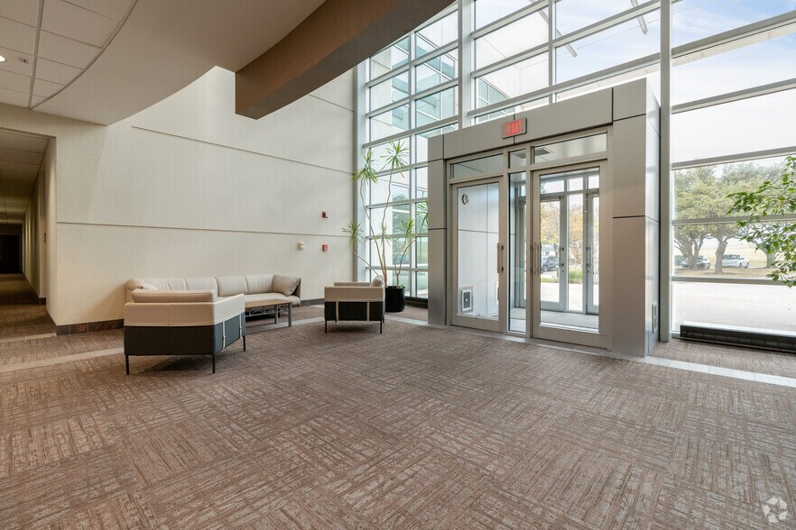 More Photos Of 2301 Eagle Pky, Fort Worth Office For Lease