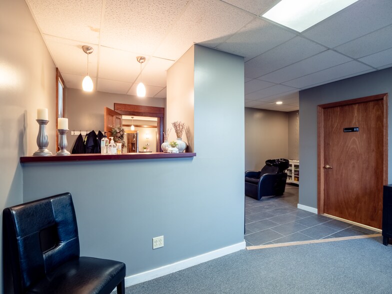 Primary Photo Of 616 4th St SW, Cedar Rapids Office For Lease