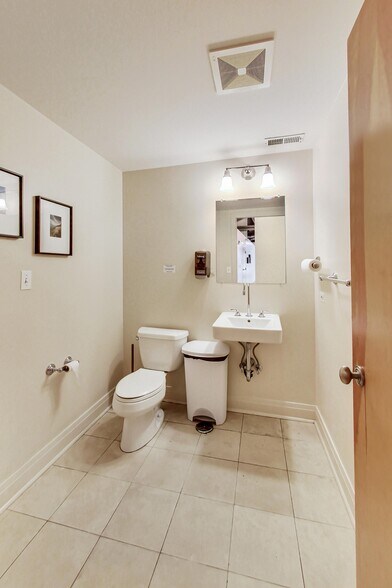 More Photos Of 2822 Central St, Evanston Loft Creative Space For Sale