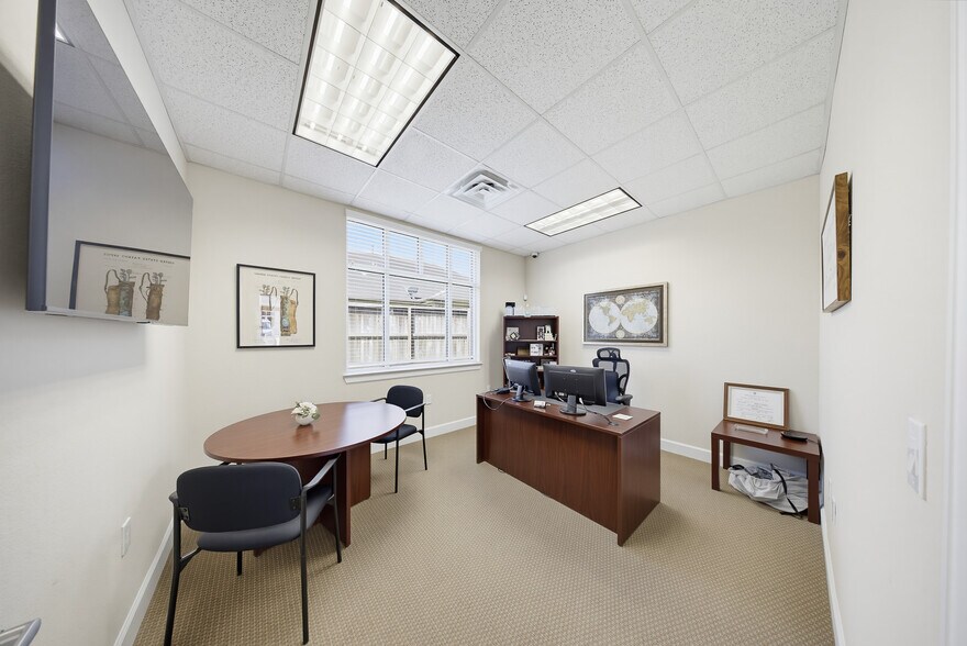 More Photos Of 1526 Katy Gap Rd, Katy Office For Sale