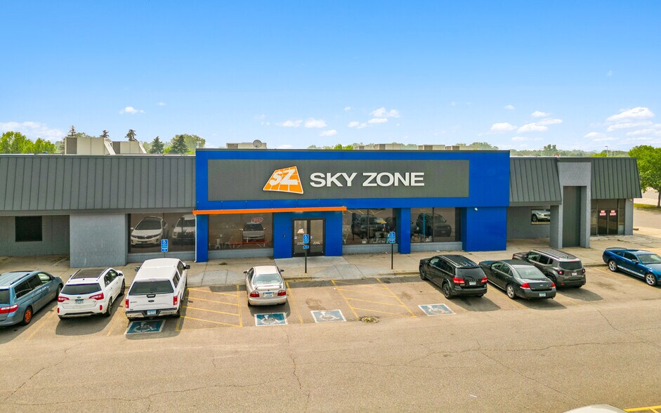 Primary Photo Of 198 NE Northtown Dr, Blaine Freestanding For Sale