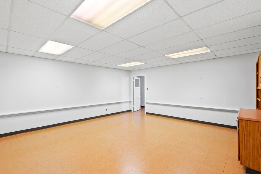 More Photos Of 1701 W Woodlawn Ave, San Antonio Religious Facility For Sale