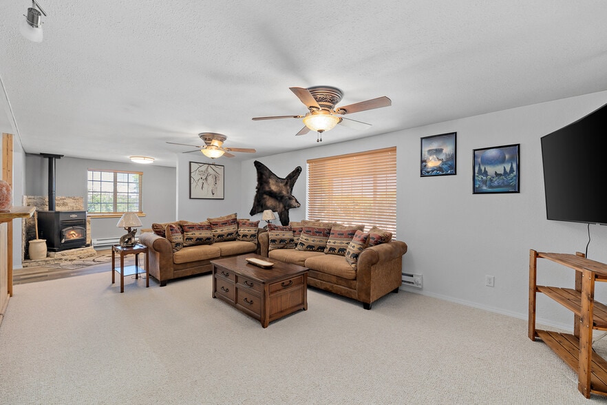 More Photos Of 914 W US Highway 30, Kimball Specialty For Sale