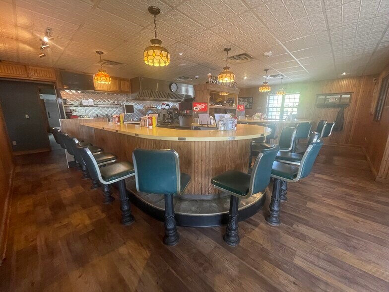More Photos Of 4629 N Port Washington Rd, Milwaukee Restaurant For Sale