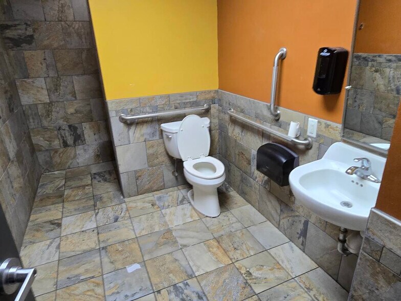 More Photos Of 2108-2120 S Buerkle St, Stuttgart Unknown For Lease