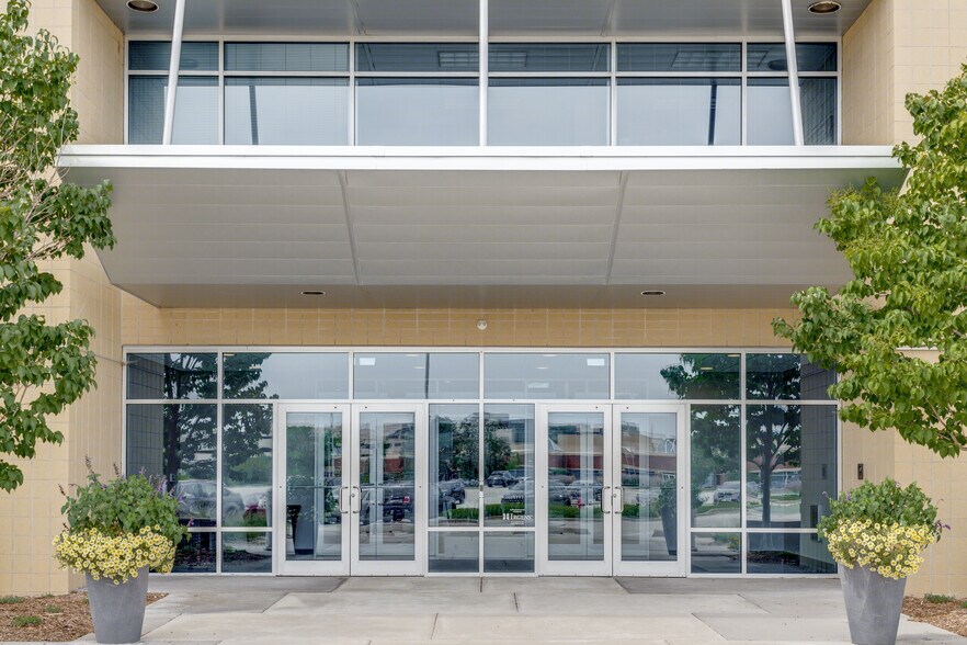 More Photos Of 10361 Innovation Dr, Milwaukee Office For Lease