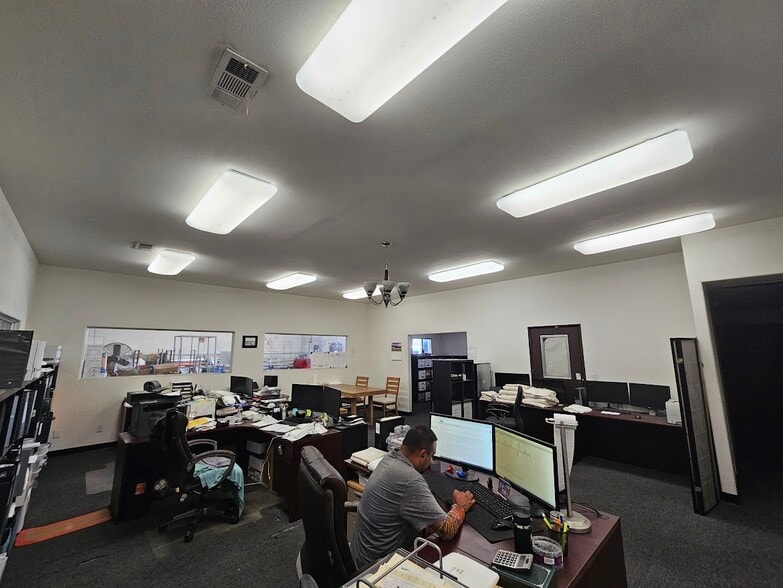 More Photos Of 1537 E Adams Blvd, Los Angeles Warehouse For Lease