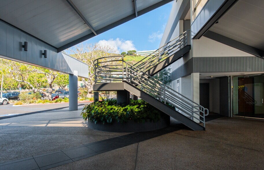 More Photos Of 23805 Stuart Ranch Rd, Malibu Business Park For Lease