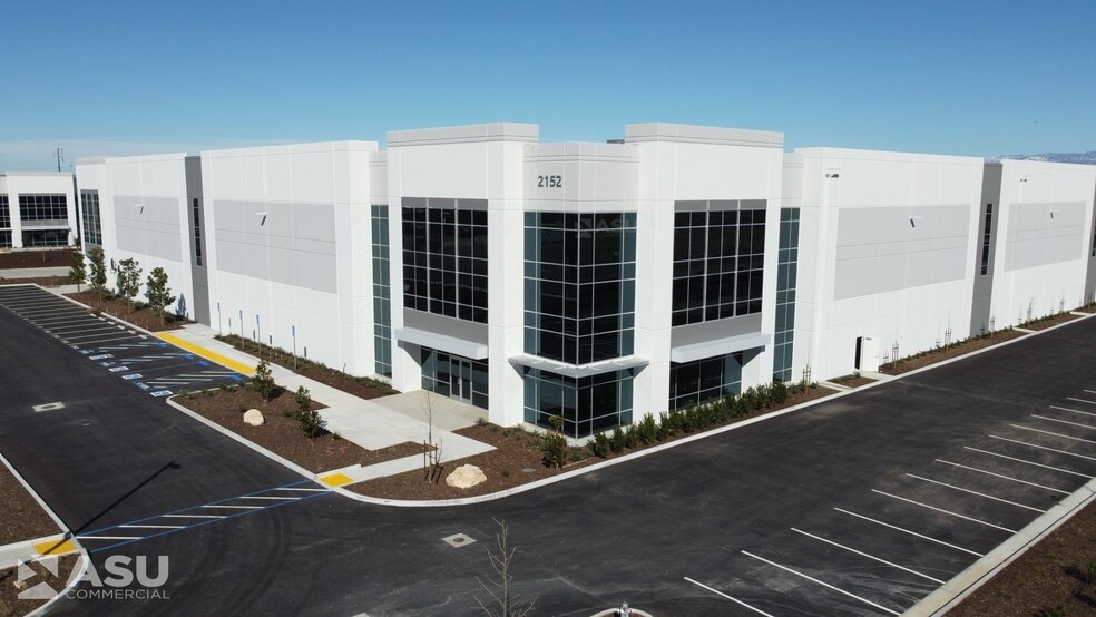 More Photos Of 2204 Coffee Rd, Bakersfield Showroom For Lease