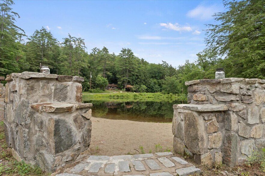 More Photos Of 746 Howe Rd, Lake Luzerne Hotel For Sale