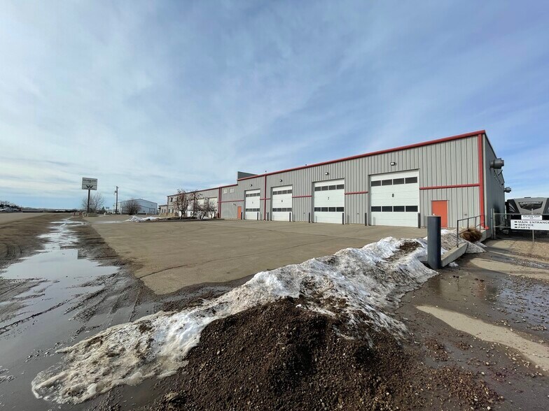 More Photos Of 1782 32 St SW, Medicine Hat Warehouse For Lease