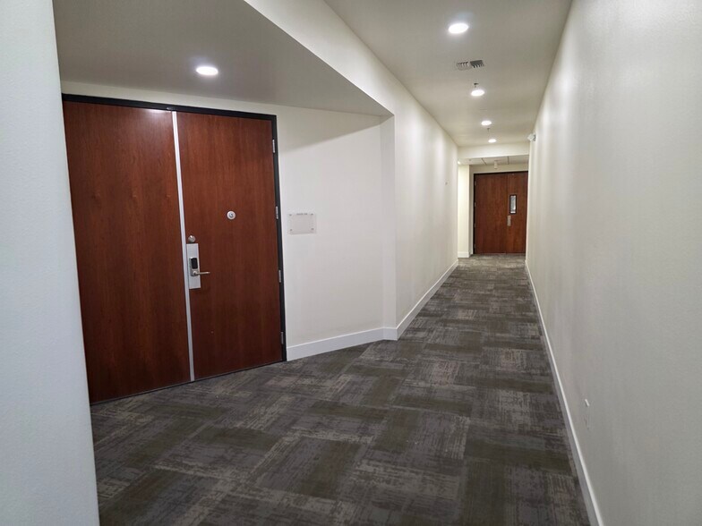 More Photos Of 9525 Hillwood Dr, Las Vegas Office For Lease