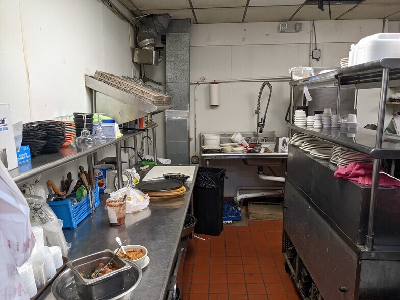 14 Turntable Jct, Flemington, NJ 08822 Retail For Lease