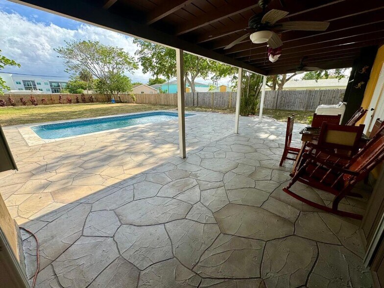 More Photos Of 1123 18th Ave N, Lake Worth Beach Specialty For Sale