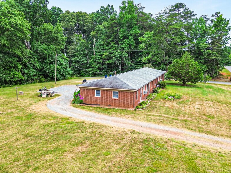 More Photos Of 144 Nottingham Dr, Forest City Apartments For Sale