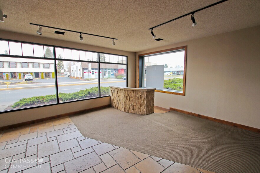 More Photos Of 165 NE Greenwood Ave, Bend Storefront Retail Office For Lease