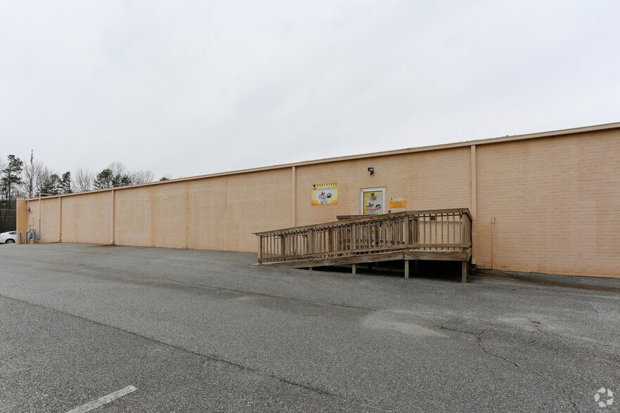 More Photos Of 2020 Remount Rd, Gastonia Office For Lease